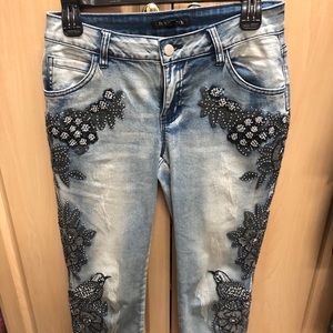 Appliquéd jeans